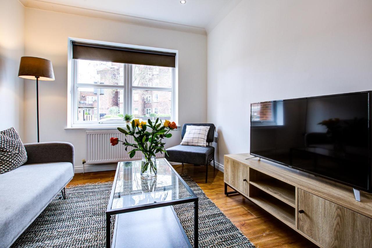 Stylish Two Bedroom Apartment With Free Parking! Ромфорд Экстерьер фото